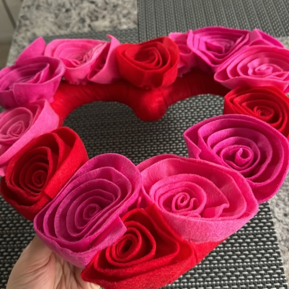 Love & Cupcakes Roses Wreath Valentine’s Day Decor - Picture 6 of 7